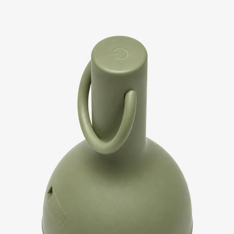 Petite lampe nomade Elo en plastique vert olive