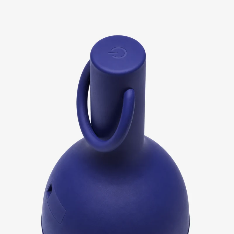 Petite lampe nomade Elo en plastique bleu