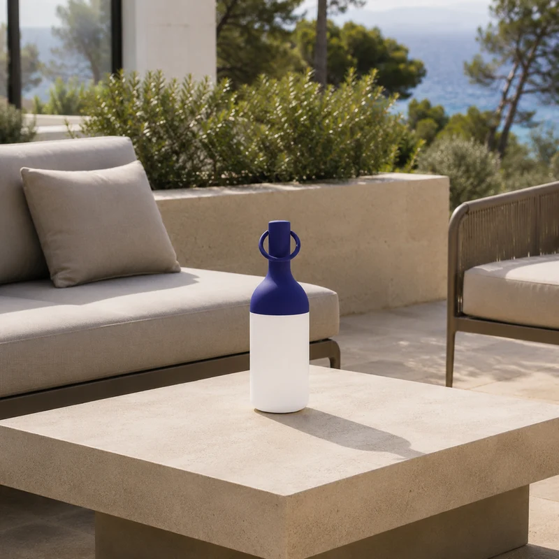 Lampe nomade Elo en plastique bleu