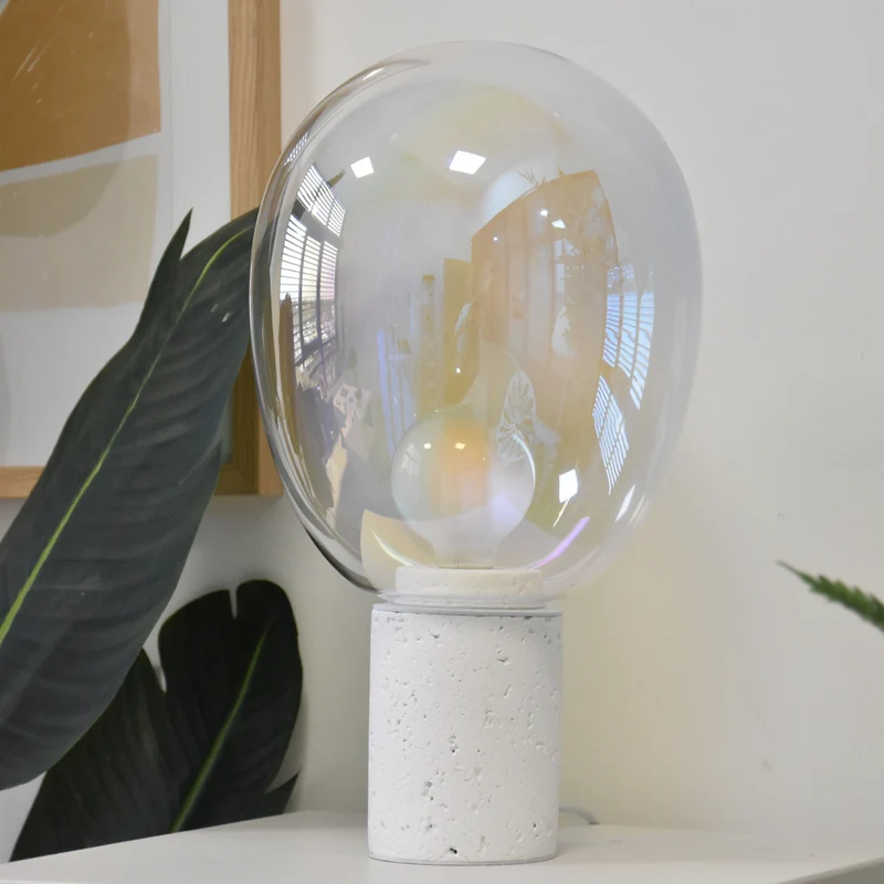 Lampe à poser Bulle en verre irisé et béton blanc H43 cm