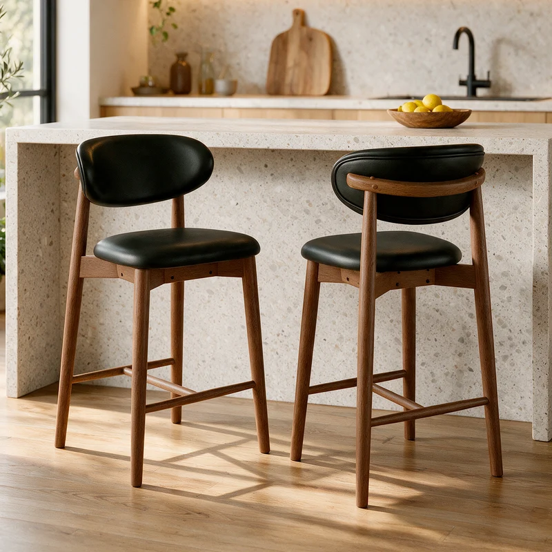 Lot de 2 chaises pour ilot central Yuna 64,5 cm en cuir synthétique noir et bois foncé