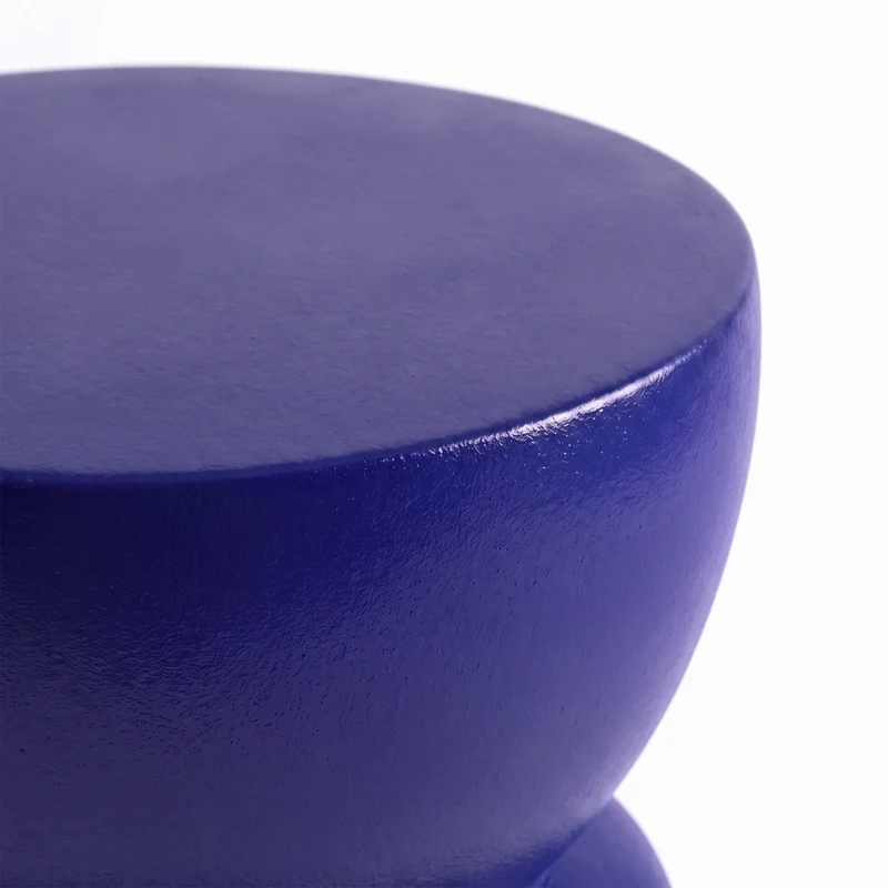 Table d'appoint ronde Maupiti bleu roi en fibre d'argile effet béton