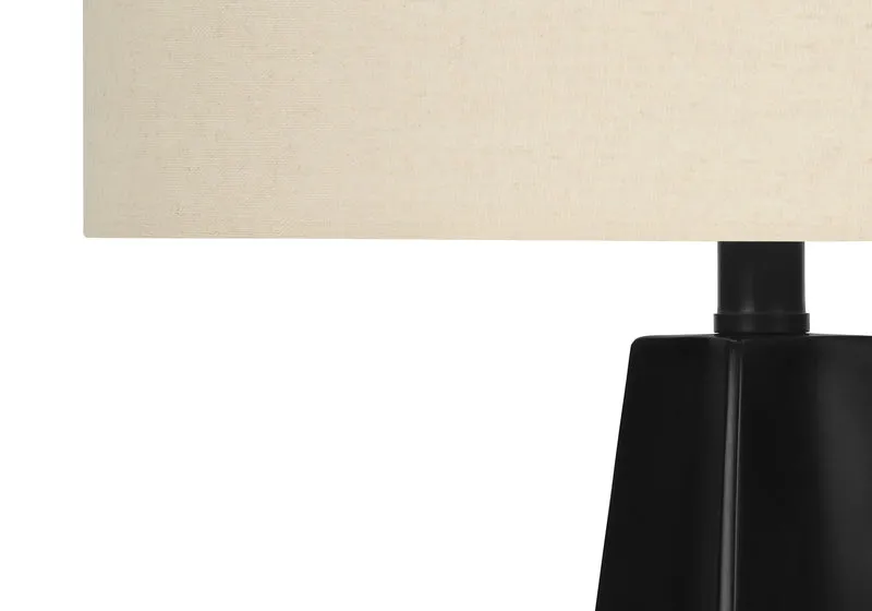 NERO APEX™ – MODERN TRIANGULAR TABLE LAMP – I 9726
