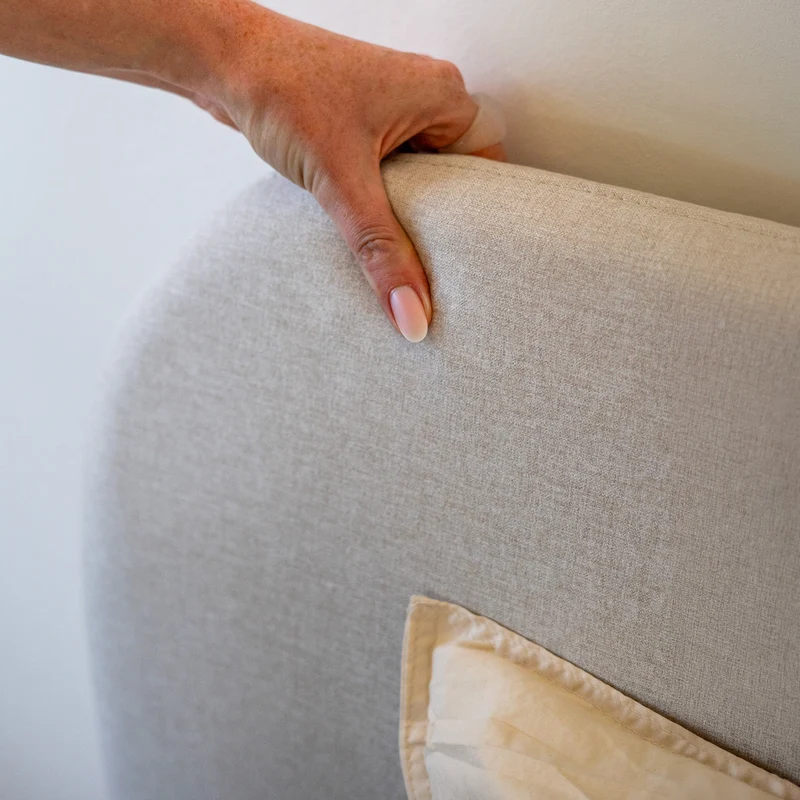 Lit double Tilly avec coffre 160x200 cm en tissu gris/beige