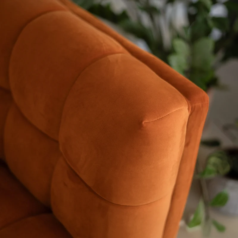Fauteuil Mona en velours orange curcuma