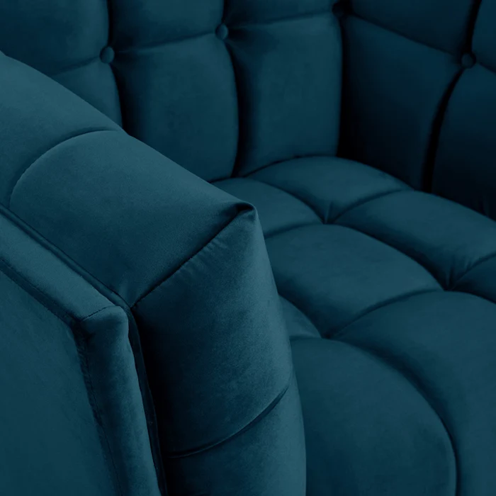 Fauteuil Mona en velours bleu foncé