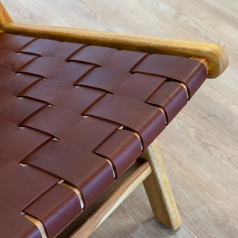 Fauteuil Kuna en teck et cuir tressé marron