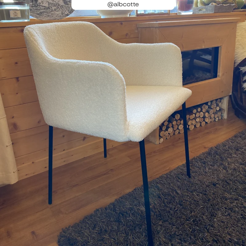 Fauteuil Glam en tissu blanc effet laine bouclette