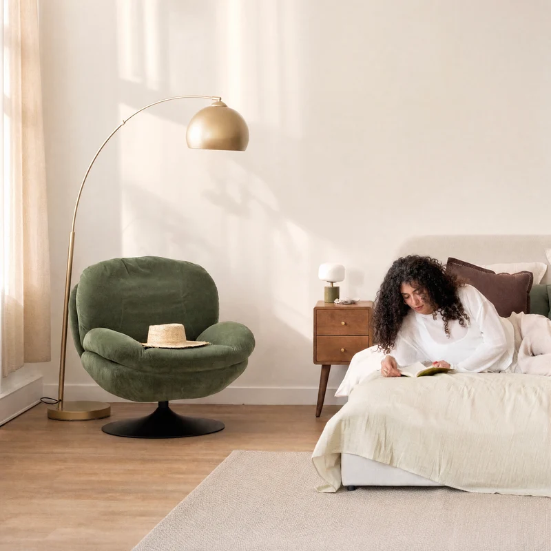 Fauteuil Ricci pivotant en tissu effet velours vert kaki