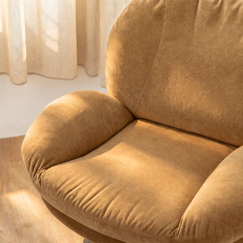 Fauteuil Ricci pivotant en tissu effet velours jaune moutarde