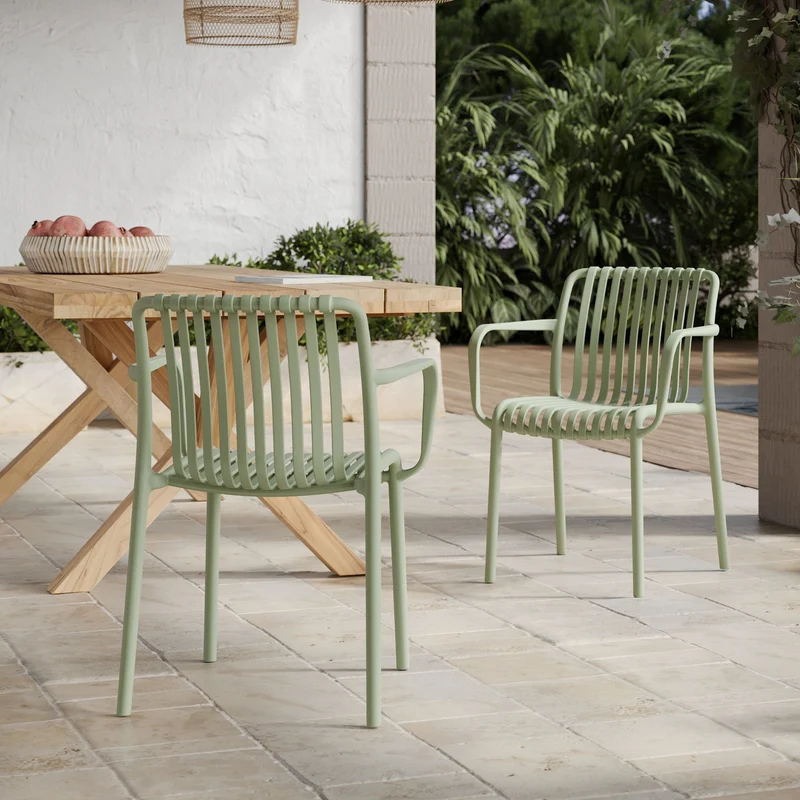 Lot de 2 chaises de jardin empilables Ivy en plastique avec accoudoirs vert pastel