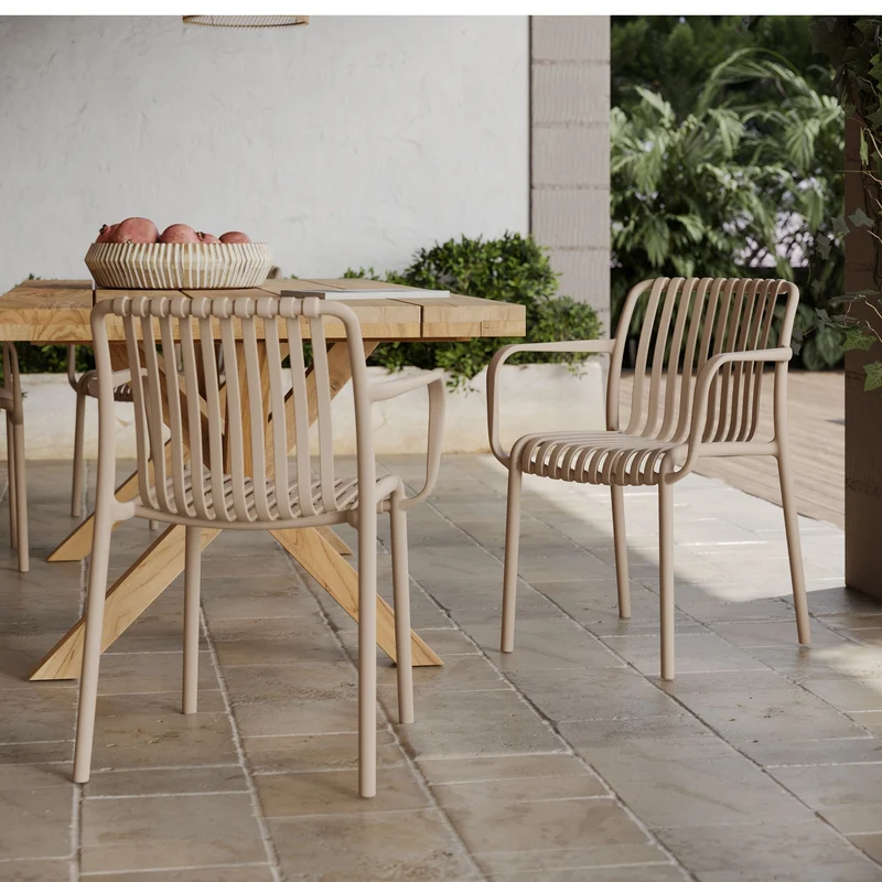 Lot de 2 chaises de jardin empilables Ivy en plastique avec accoudoirs beige