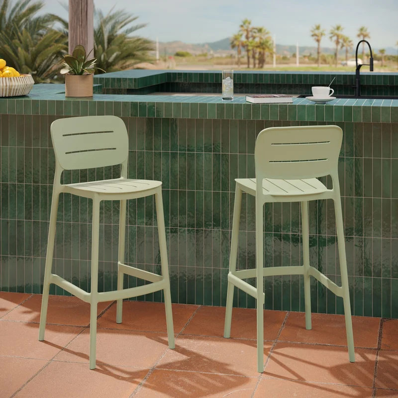 Lot de 2 chaises de bar de jardin Lola 75 cm en plastique vert pastel