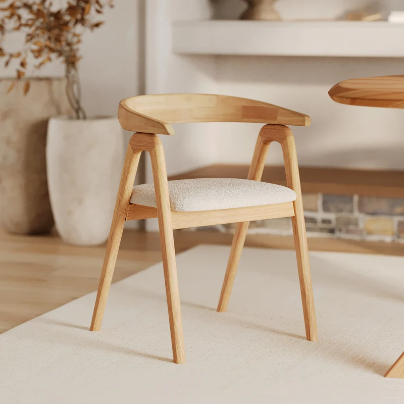 Chaise Hawa en bois d'hévéa clair et tissu bouclé crème