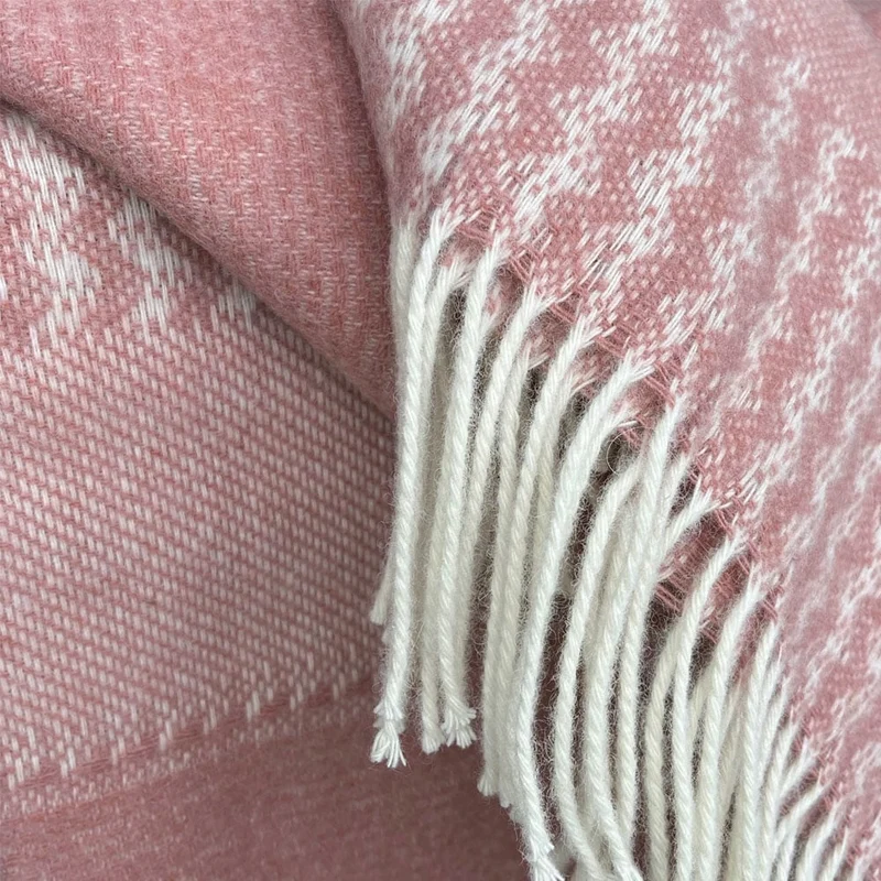 Plaid en laine rose et blanc