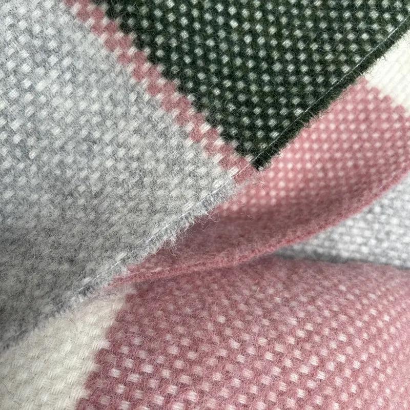 Plaid en laine rose et vert