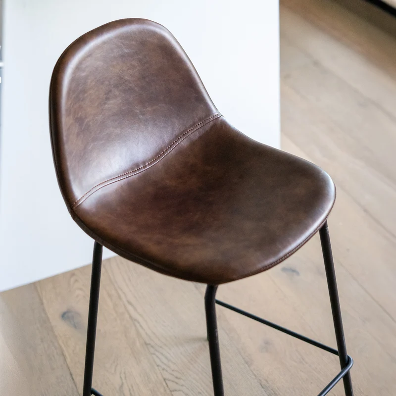 Chaise pour îlot central Henrik en cuir synthétique marron 65 cm (lot de 2)