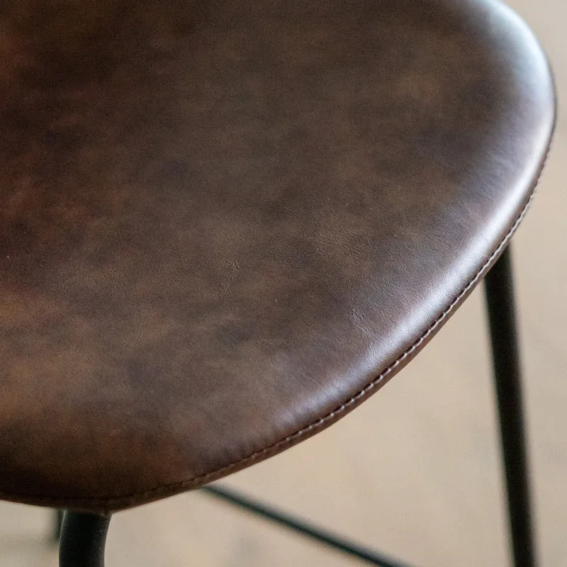 Chaise pour îlot central Henrik en cuir synthétique marron 65 cm (lot de 2)