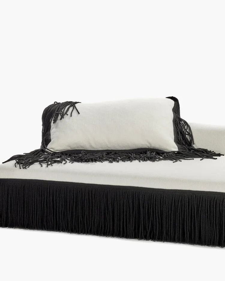 Coussin supplémentaire blanc avec franges noires Frou