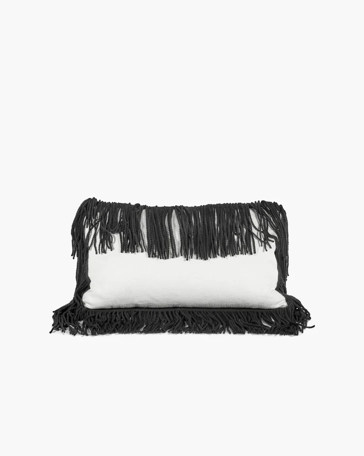 Coussin supplémentaire blanc avec franges noires Frou