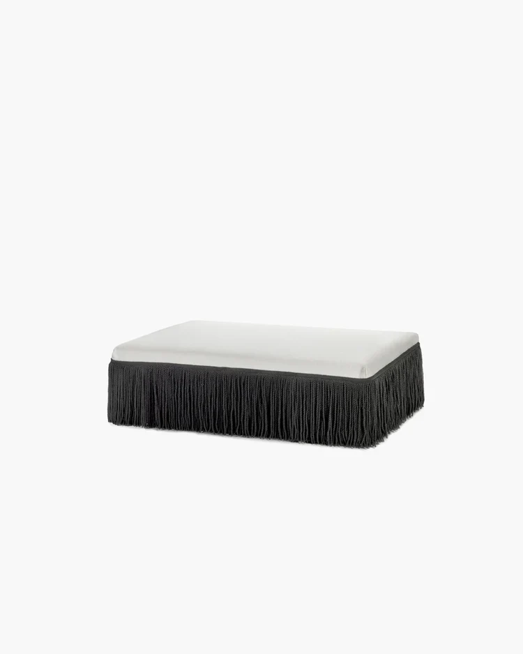 Pouf L blanc avec franges noires Frin