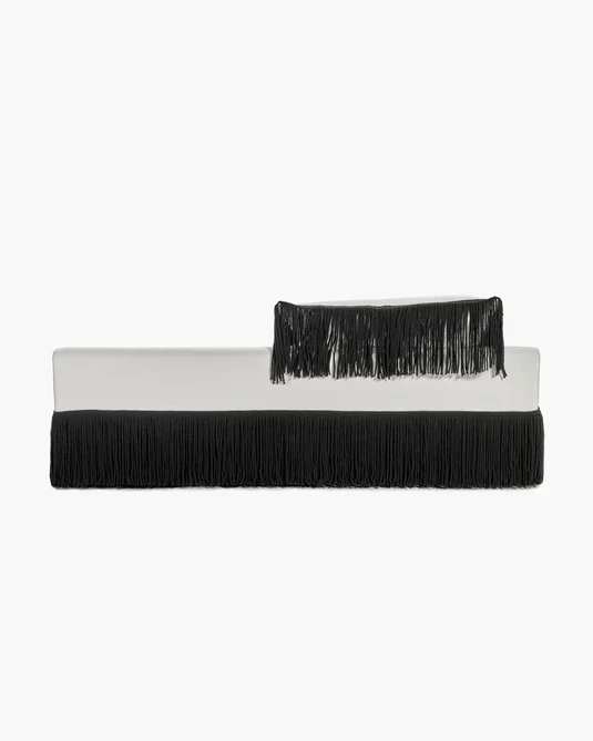 Canapé avec 1 coussin blanc avec franges noires Frou
