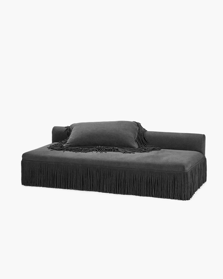 Canapé avec 1 coussin noir avec franges noires Frou