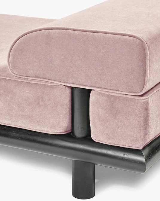 Lit de jour velours rose + cadre chêne teinté noir Beth
