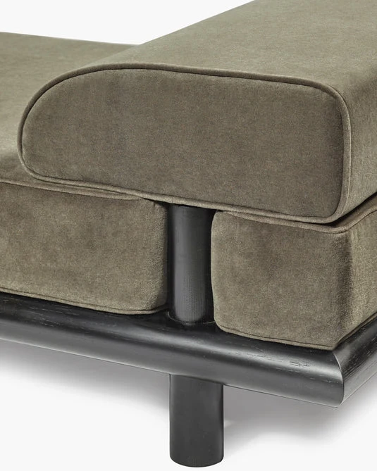 Lit de jour velours taupe + cadre chêne teinté noir Beth