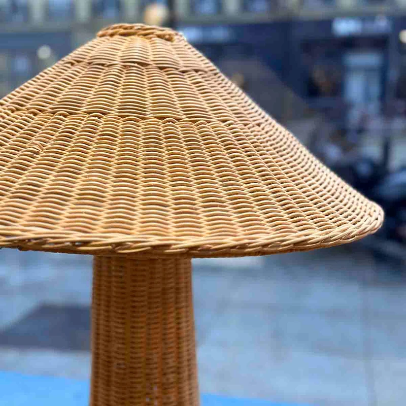 LAMPE À POSER ROTIN