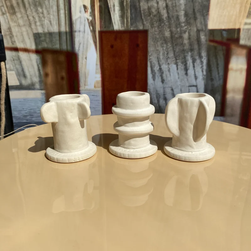 BOUGEOIR EN GRÈS BLANC